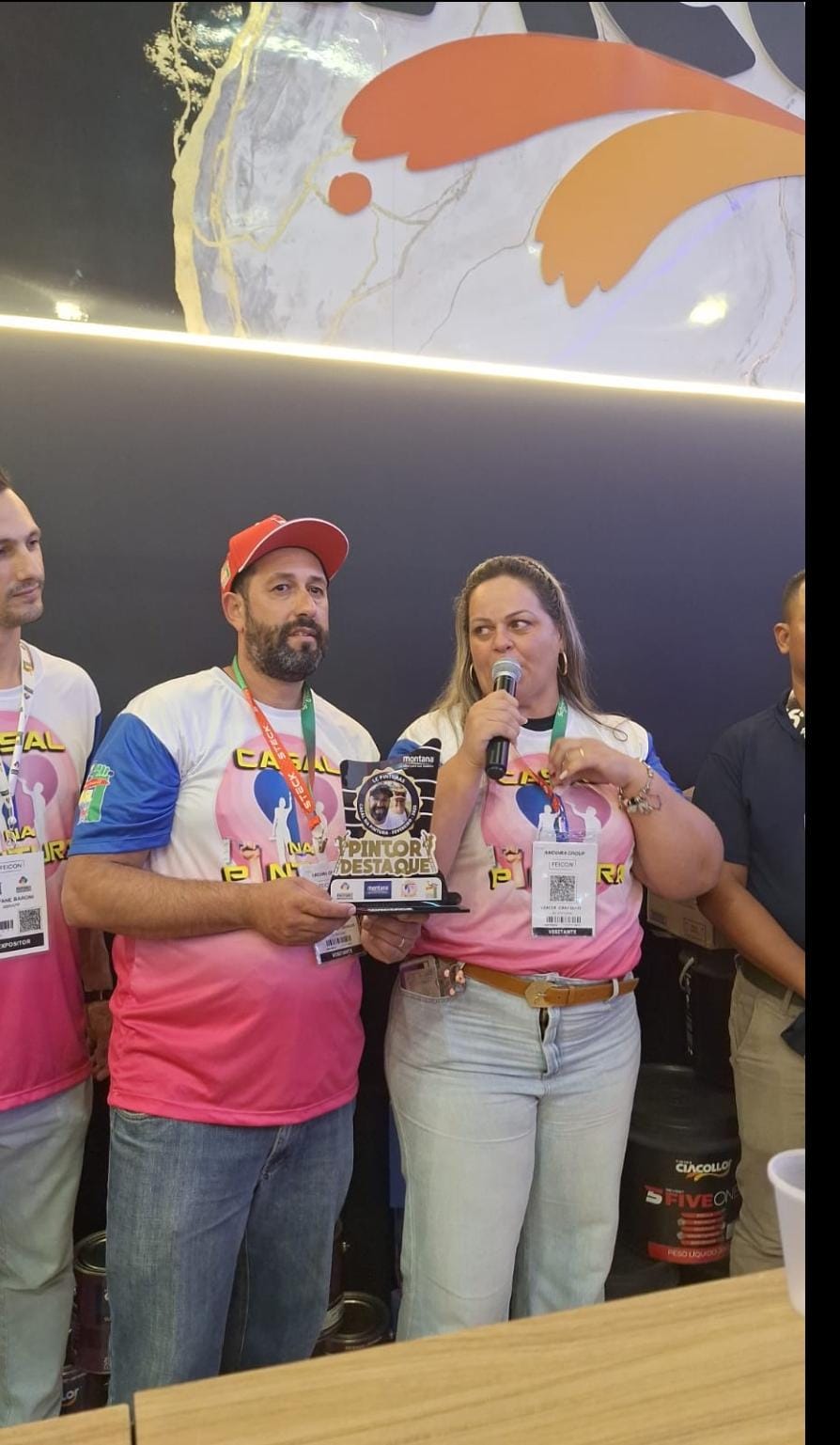 Cleverson e Leacir representando a LC Pinturas na Feicon
